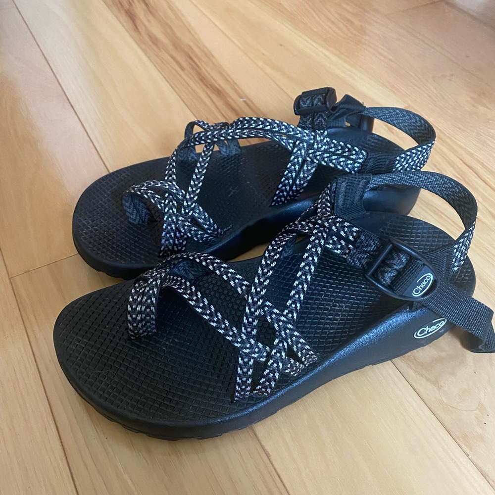Women’s Chaco ZX2 size 10 WIDE. Only worn a few times!
